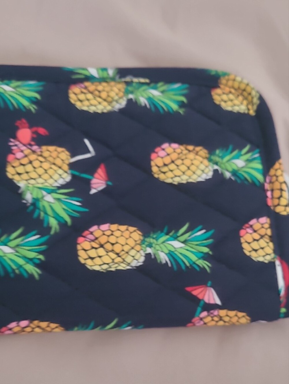 Vera Bradley Quilted Pineapple Print Curling And Flat Iron Cover- Navy - Picture 4 of 8